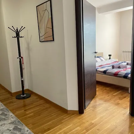 Big With Private Parking - Extra View *