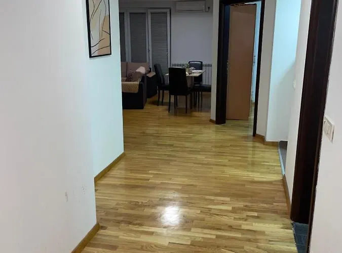 Big With Private Parking - Extra View *